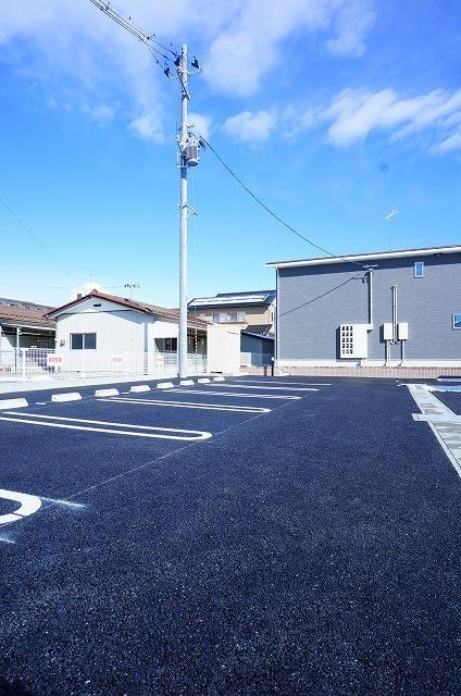 カーサカメリアⅦ（107） 駐車場