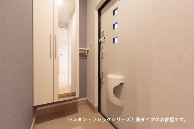 ネスト小原田（105） 玄関