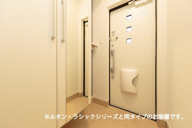ネスト小原田（203） 玄関