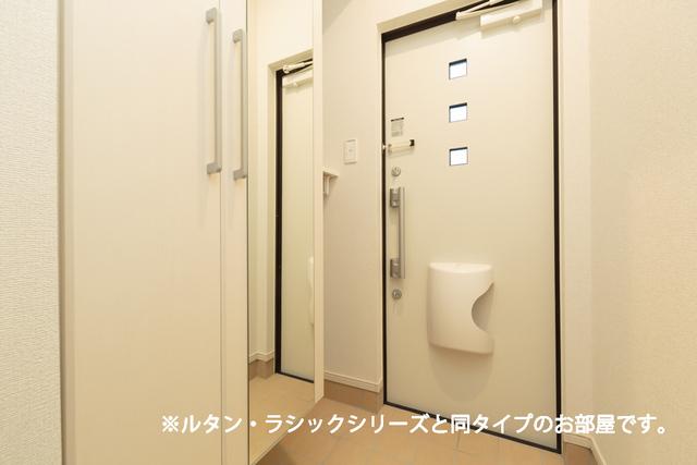 ネスト小原田（205） 玄関