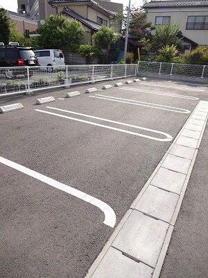 ヴァイオレット（201） 駐車場