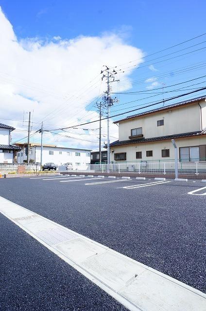 シャーロットⅠ（303） 駐車場