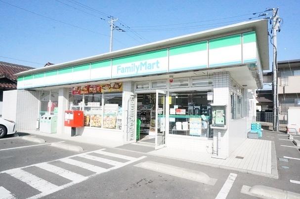 ファミリーマート：1100m