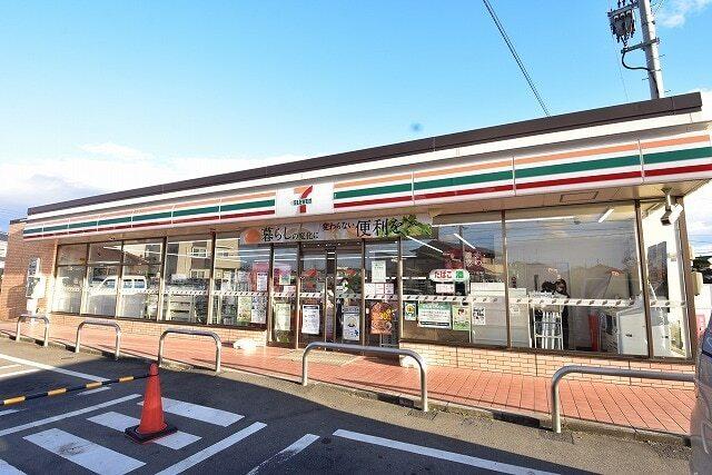 セブンイレブン郡山名倉店：300m