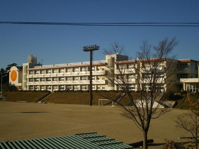 郡山市立富田東小学校：829m