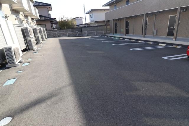 Ｄ-ｒｏｏｍ富田　Ａ（201） 駐車場
