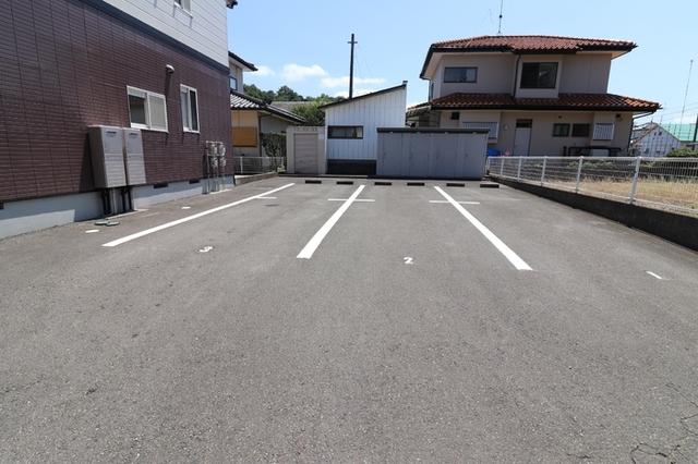 滝田アパート（201） 駐車場