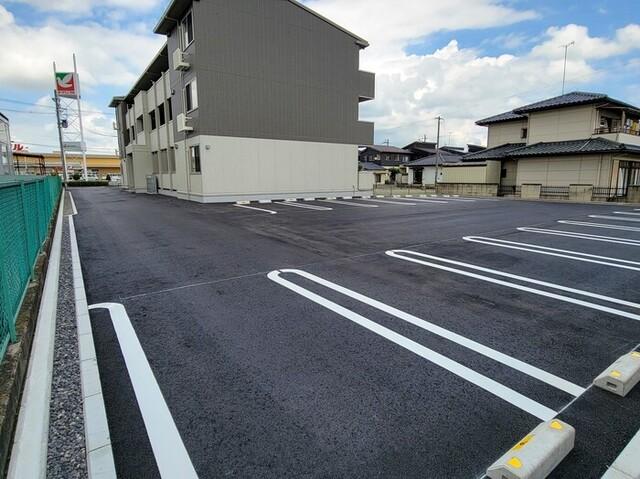 サニーコート（303） 駐車場