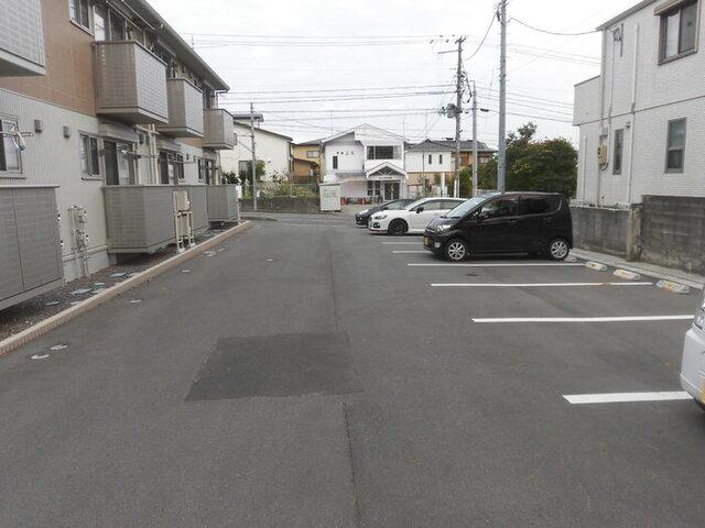 ラフィネ　Ｂ（103） 駐車場