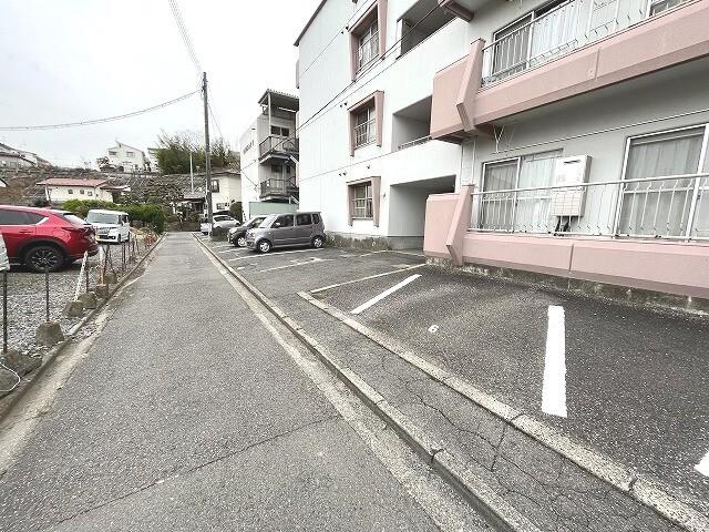 エルソーレ咲田（0105） 駐車場