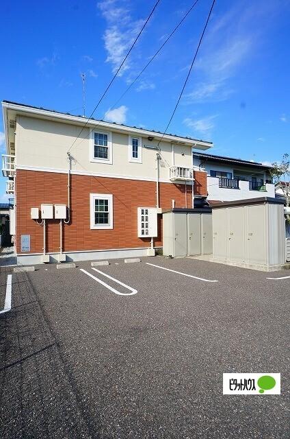 ギサンテ（101） 駐車場