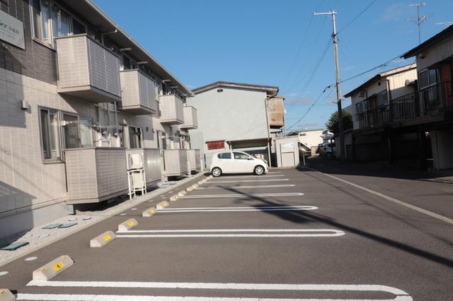 シュペール小原田（103） 駐車場