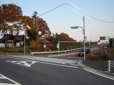 首都圏中央連絡自動車道（八王子〜桶川北本）あきる野IC：573m