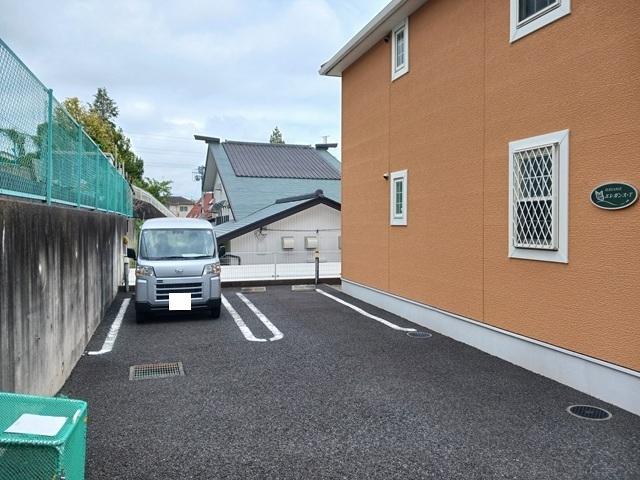 エレガンス・Ｔ（101） 駐車場