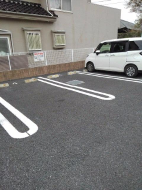 サンテシャルム（104） 駐車場