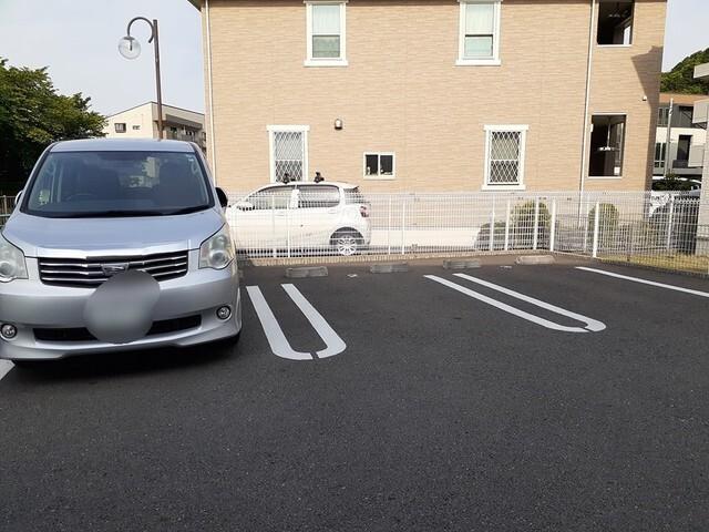 スタヴ　オール（302） 駐車場