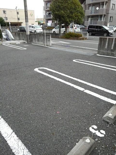 ベルクリーベ（301） 駐車場