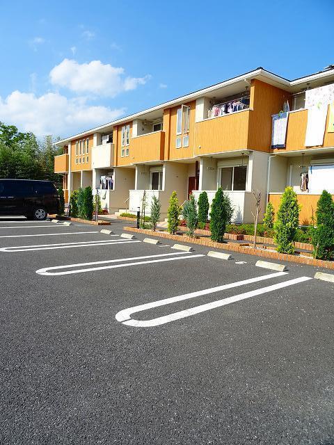 ＳＵＮＲＩＳＥ５番館（208） 駐車場