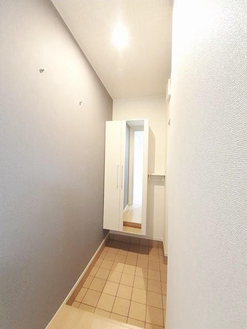ベルイリーデ（102） 玄関