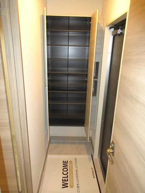 グラナーデ南田中（105） 玄関