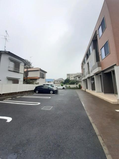 グレイスメゾン（203） 駐車場
