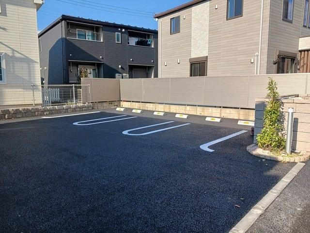 グランブルー（101） 駐車場