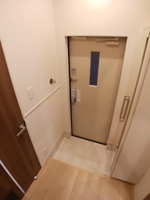 ヒカルサ小岩（102） 玄関