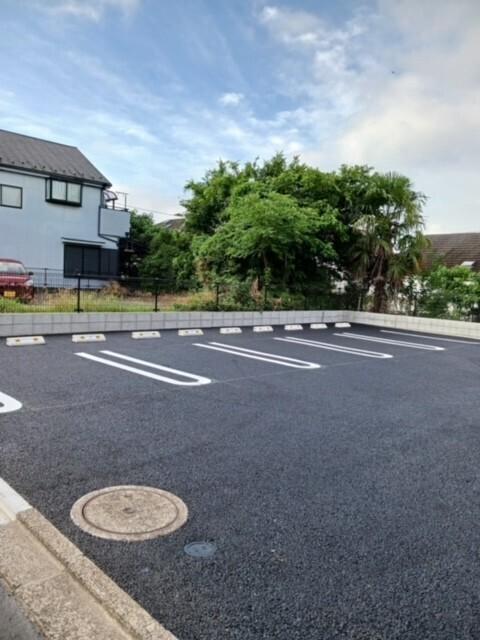 フォンターナ・ブリオ（101） 駐車場