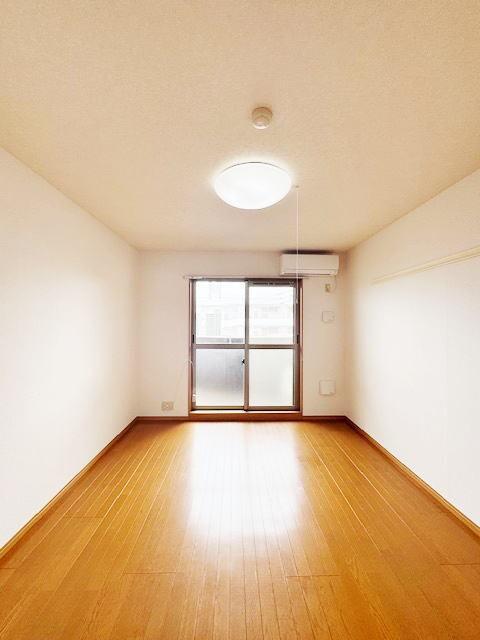 ピナイサーラ東大和（305） 室内