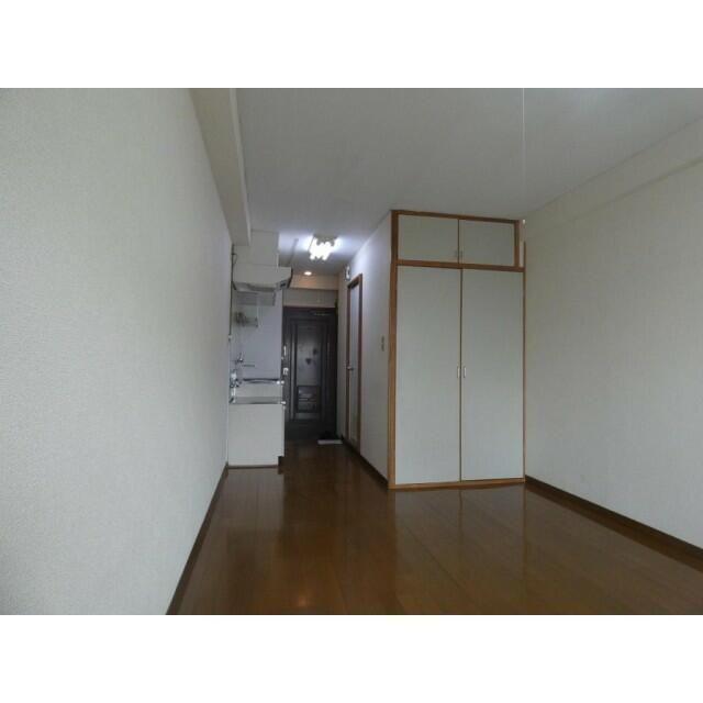ホワイトレジデンス（302） リビング