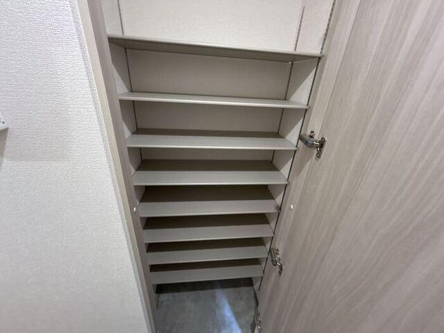 D-ROOM寺町（203） 玄関