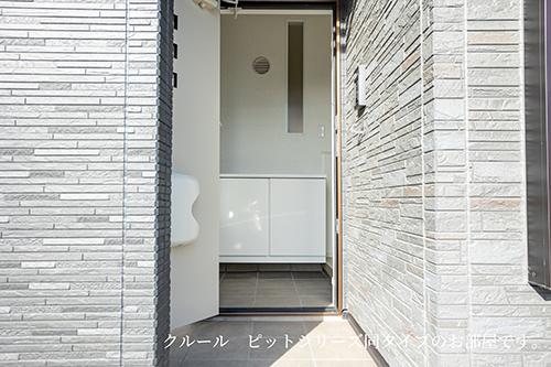 メゾン　ド　ローズ・ガーデン（104） 玄関