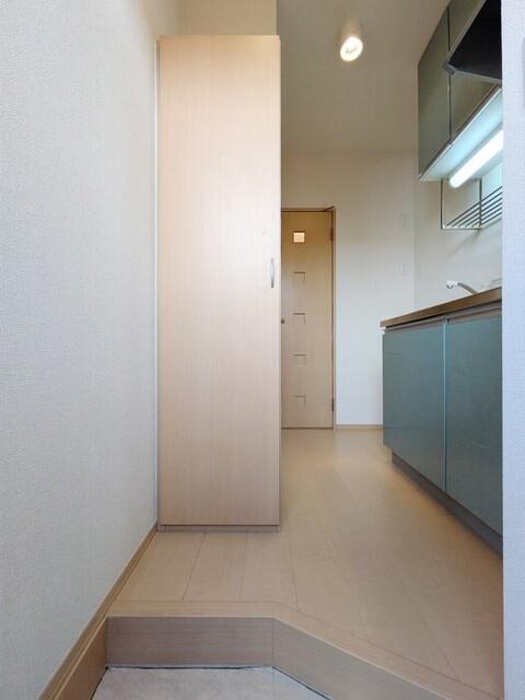 アンフラーゼ（102） 玄関