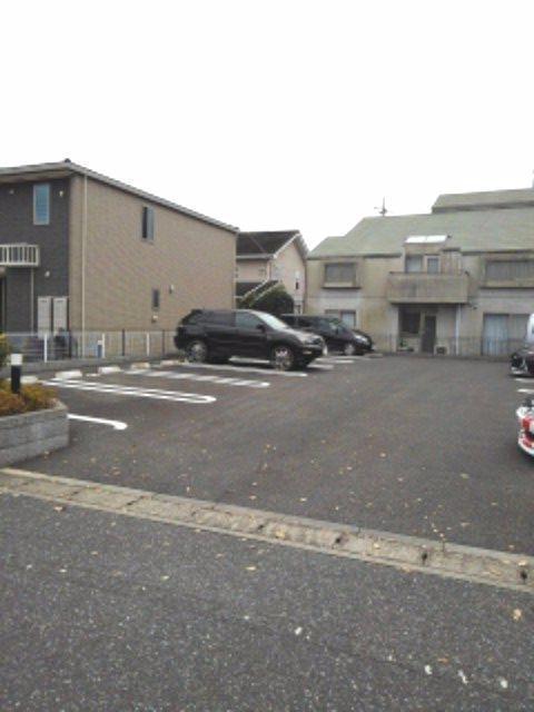 ラフレシールⅢ（102） 駐車場