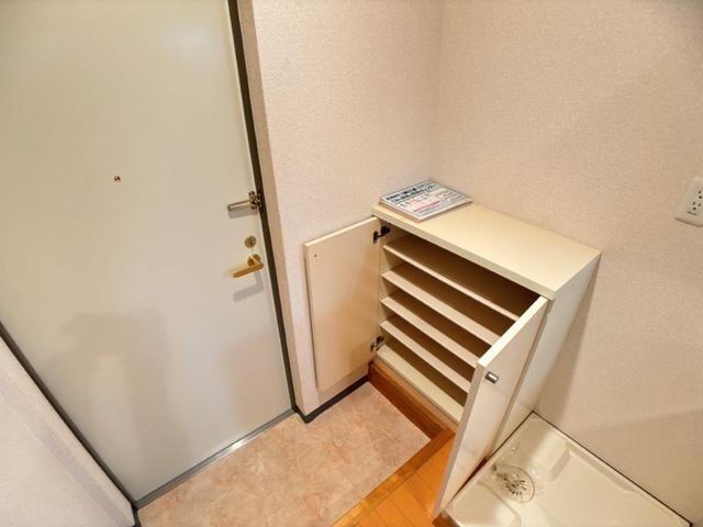 ゼルコバハイツ（103） 玄関