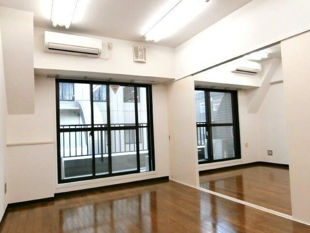 新宿区西新宿マンション リビング
