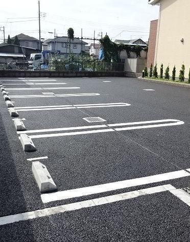 カスターニャ（102） 駐車場