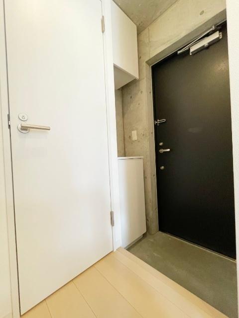 クローバー八番館（205） 玄関