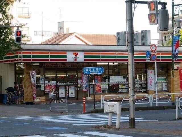 セブンイレブン：850m