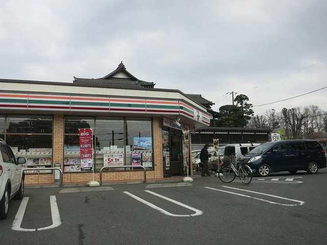 セブンイレブン：240m