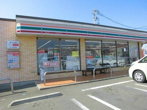 セブンイレブン：240m