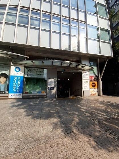 表参道駅：950m