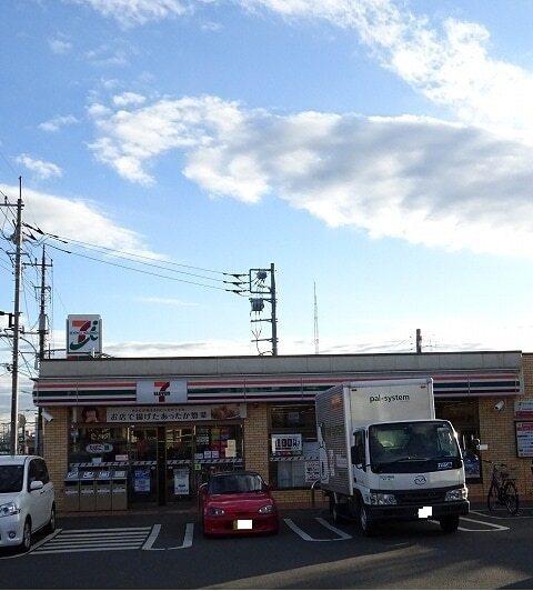 セブンイレブン：900m