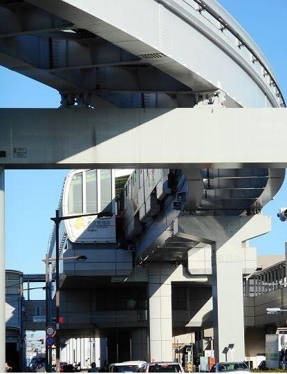 泉体育館駅：850m