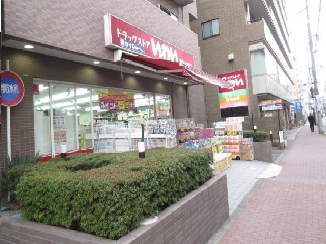 ドラッグストアいわい：650m
