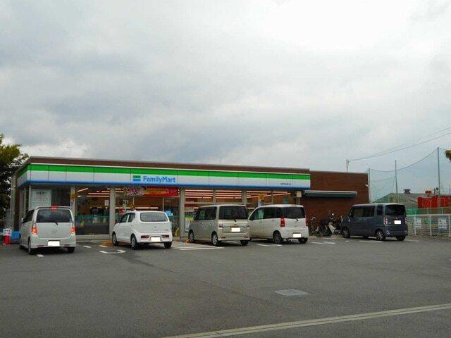 ファミリーマート：550m