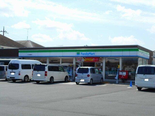 ファミリーマート：210m
