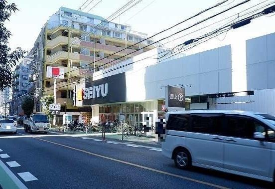 西友西所沢店：290m
