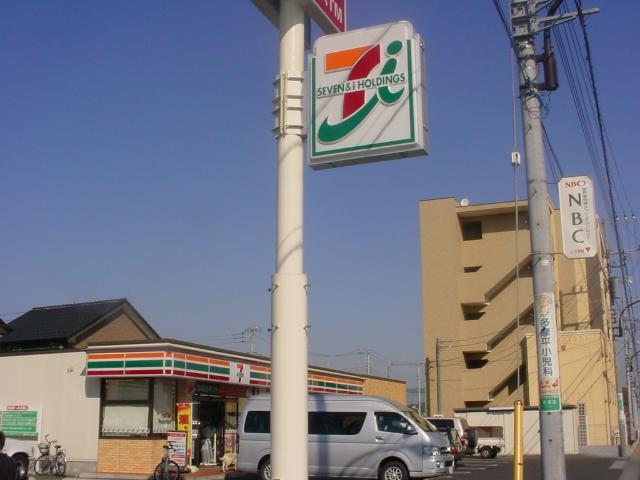 コンビニ：240m