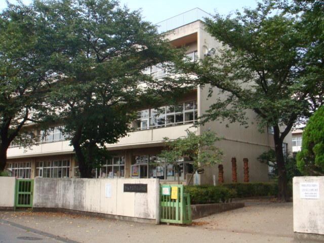青梅市立若草小学校：698m